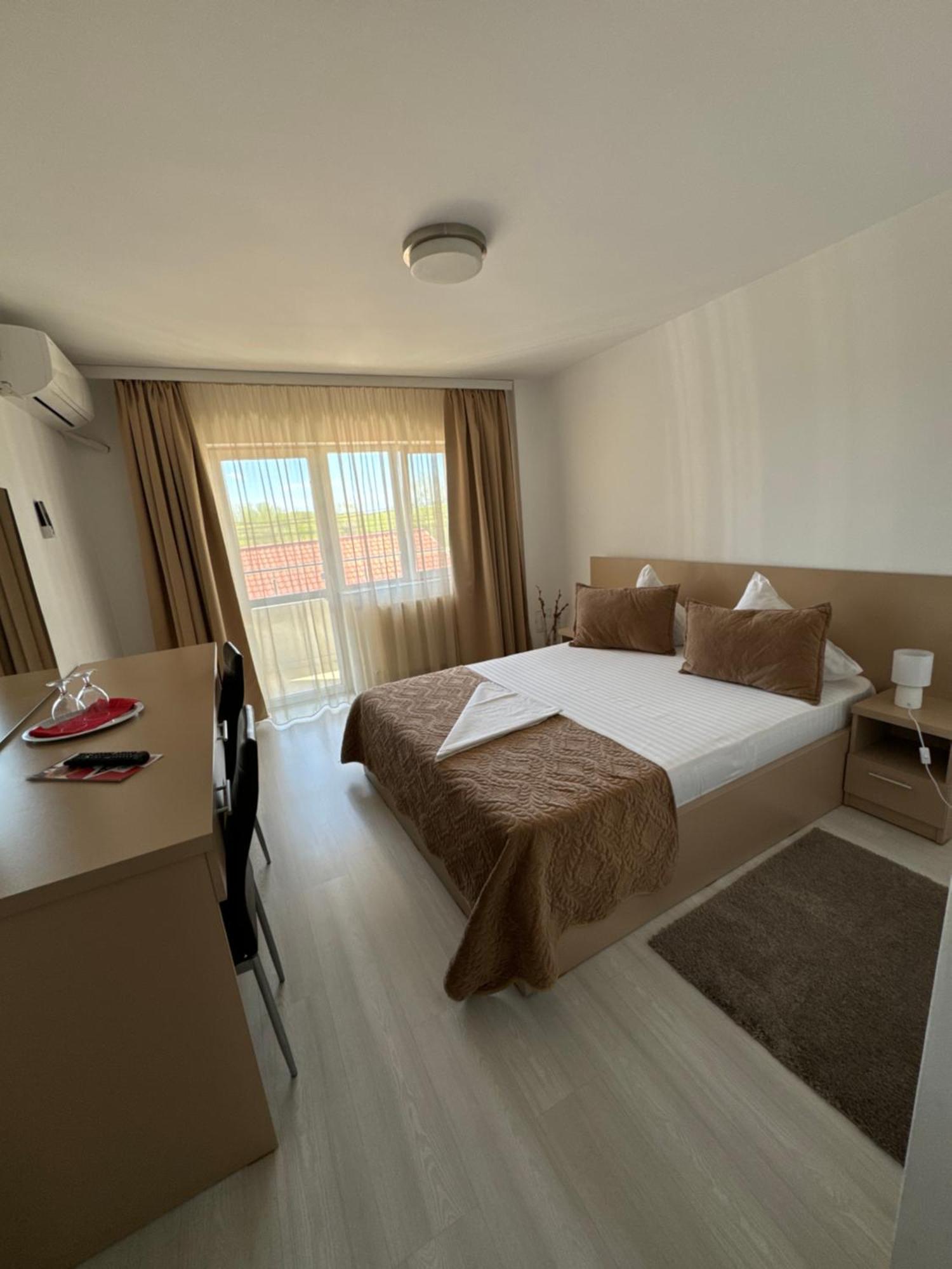 Fast Airport Accomodation Отопени Экстерьер фото