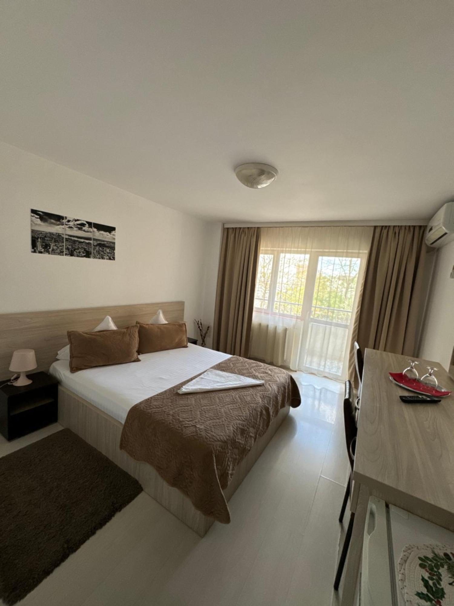 Fast Airport Accomodation Отопени Экстерьер фото
