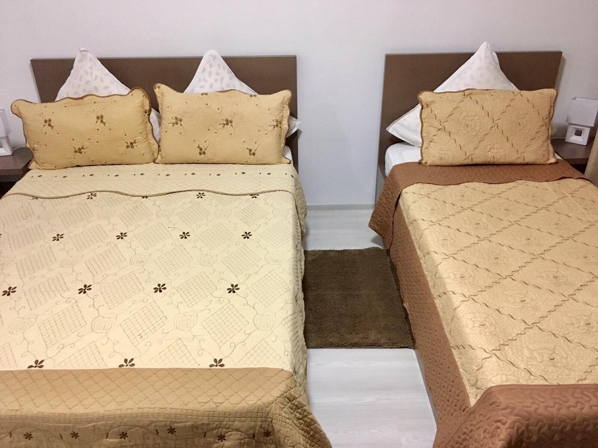 Fast Airport Accomodation Отопени Экстерьер фото