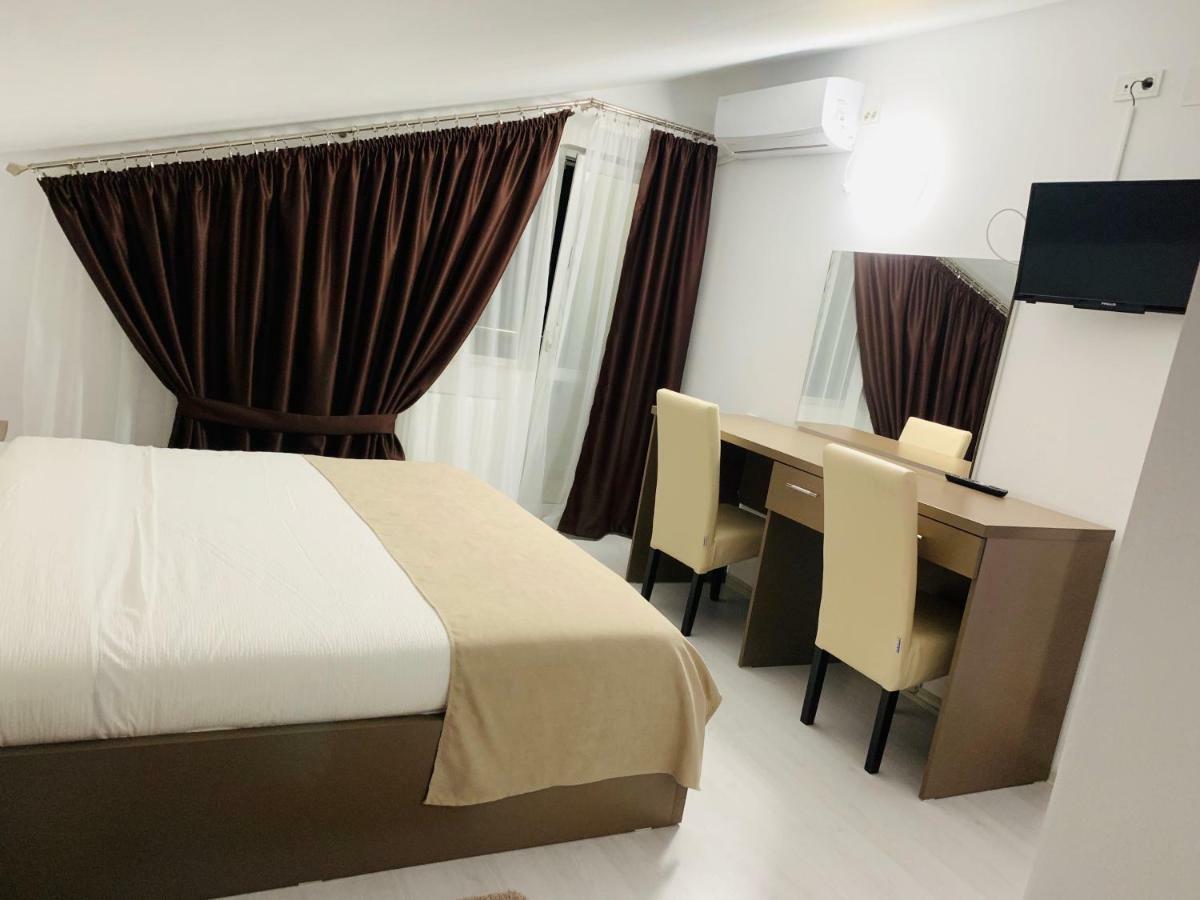 Fast Airport Accomodation Отопени Экстерьер фото