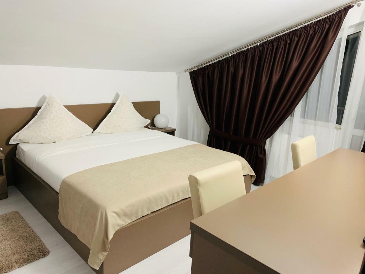 Fast Airport Accomodation Отопени Экстерьер фото